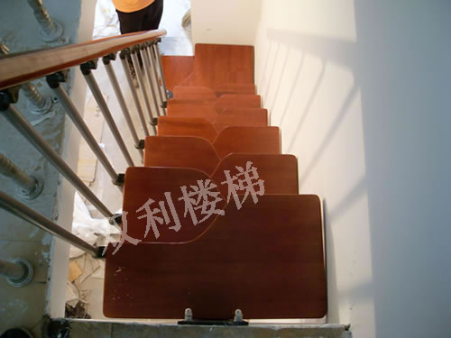 单梁楼梯安装